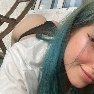 Keronkes Nude