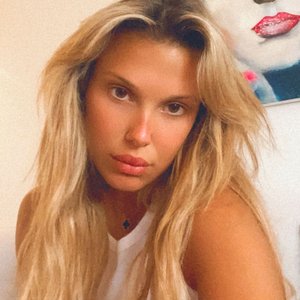 Milli Bobbi Braun Nude