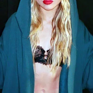 Sabrina Karpenter Nude