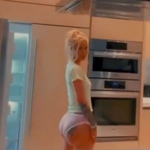 Iggi Azaliya Nude