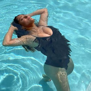 Salma Khayek Nude