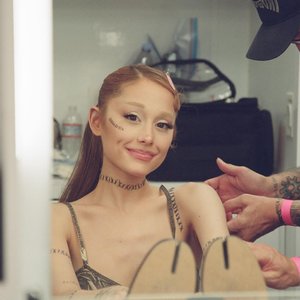 Ariana Grande Nude