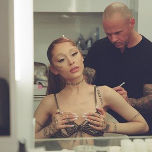Ariana Grande Nude