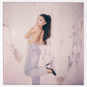 Ariana Grande Nude