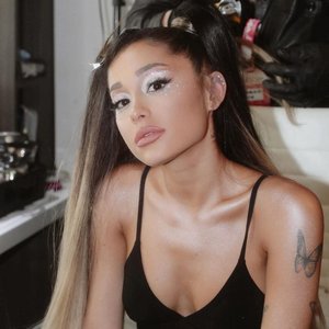 Ariana Grande Nude