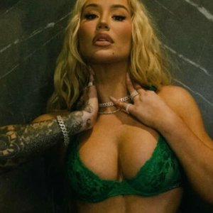 Iggi Azaliya Nude