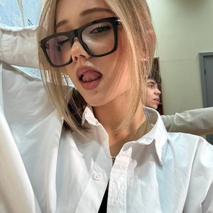 Antotka Nude