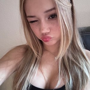 Antotka Nude