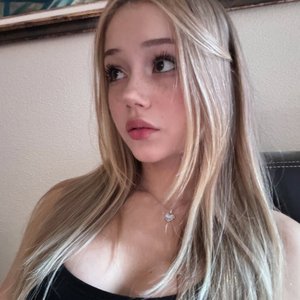 Antotka Nude