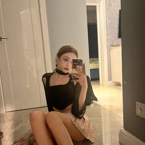 Antotka Nude