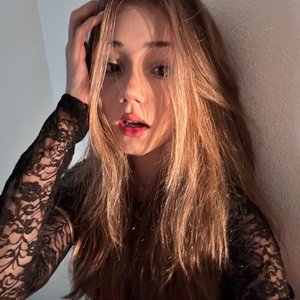 Antotka Nude