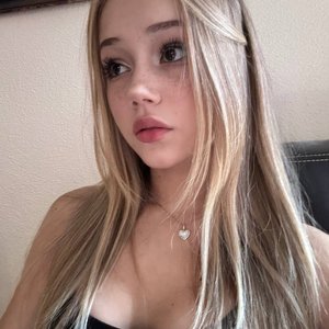 Antotka Nude