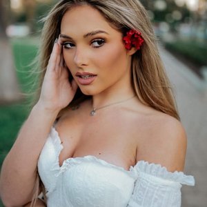 Mishel Kennelli Nude