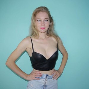 Shmeksi Utka Nude