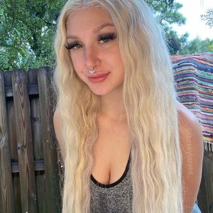Skylar Vox Nude