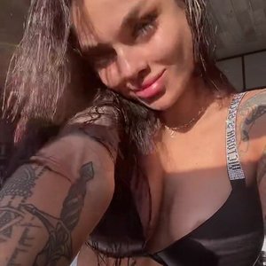 Zusje Nude