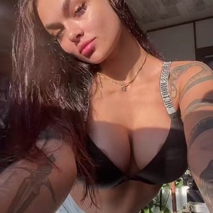 Zusje Nude