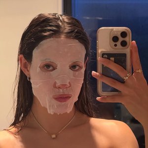 Eylin Gu Nude